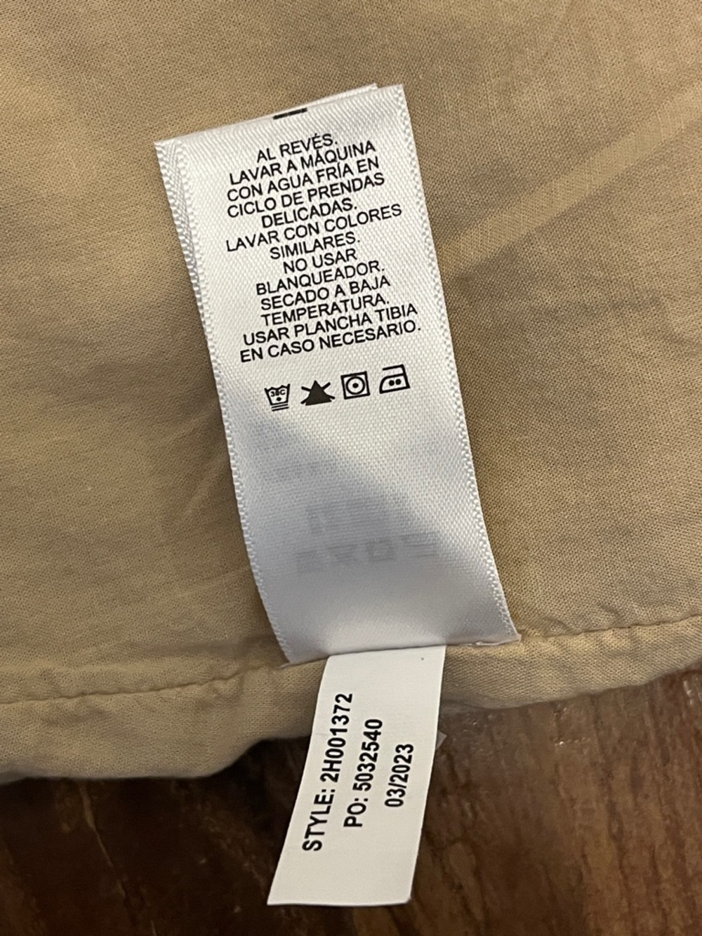 Vineyard Vines Beige High-Waist Paperbag Shorts with Belt - Picture 5 of 6